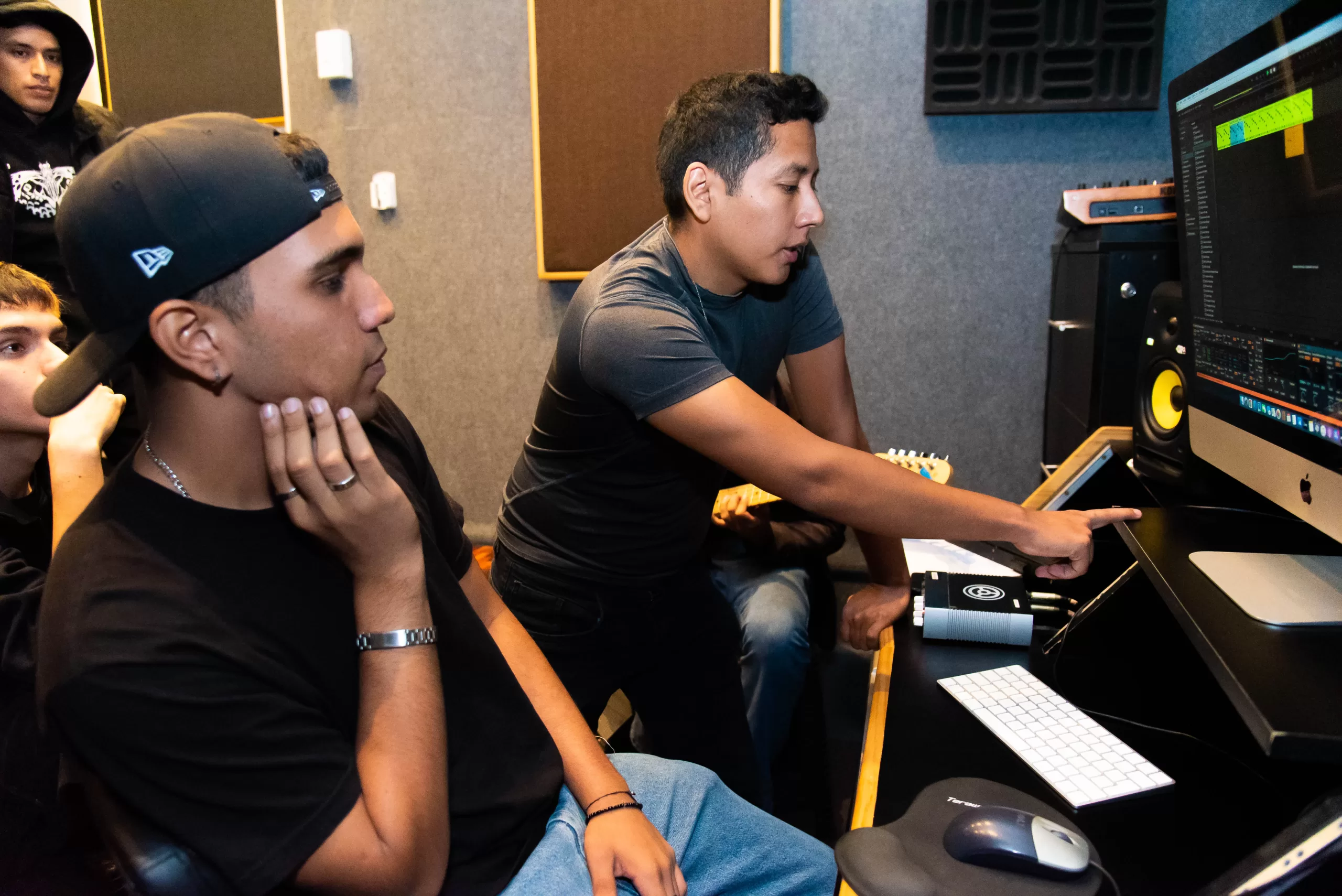 Alumnos en el Estudio E