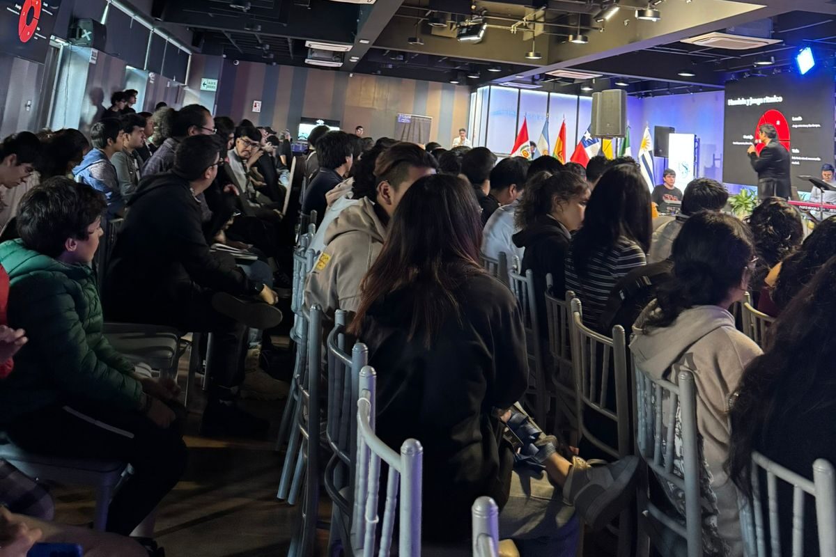 Ponencia del maestro Hugo Alcázar. 